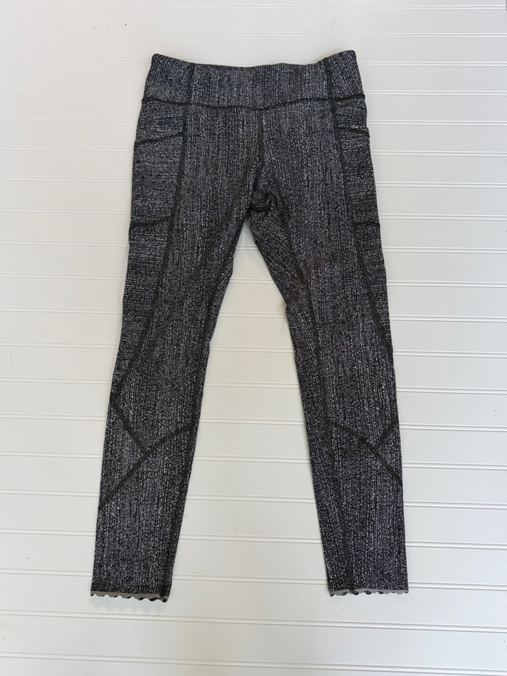 (120)lululemon athletica Black & Gray Knit-Textured Leggings